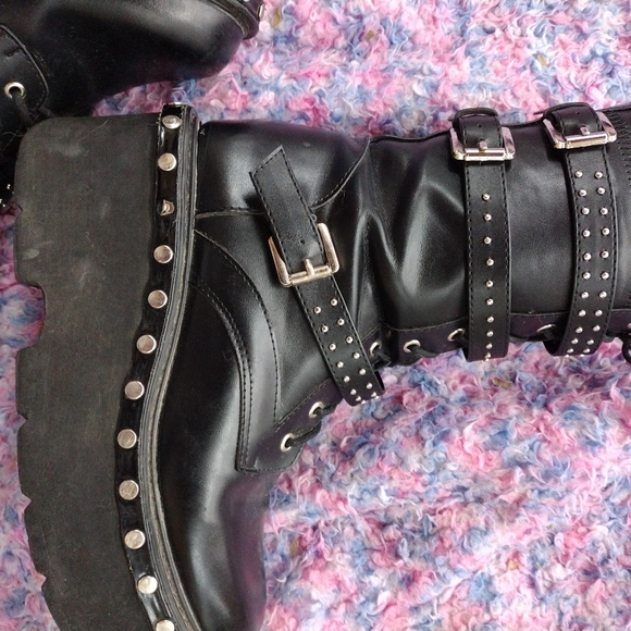 Well-Loved Goth Platform Boots - Picture 2 of 3